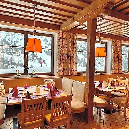 Andi's Skihotel אוברטאורן
