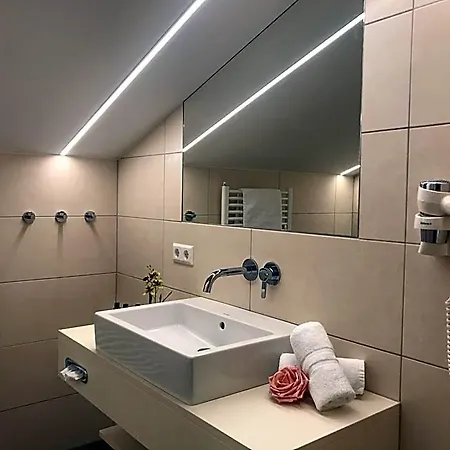 Andi's Skihotel 4* オーバータウエルン