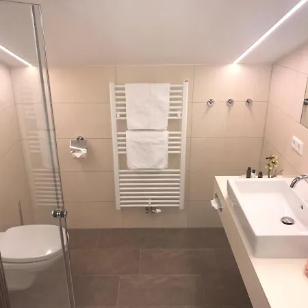 Andi's Skihotel אוברטאורן